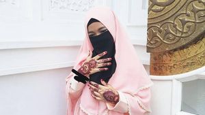 7 Gaya Hijab Cadar Adik Taqi Malik yang Populer di Instagram