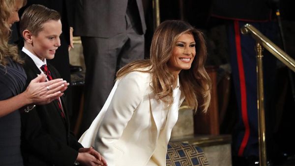 Senyum Semringah Melania Saat Trump Pidato Kenegaraan Pertama Kali