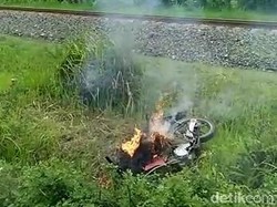 Dua Penjambret Berhasil Ditangkap, Motor Dibakar Massa