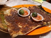 Jajan Sate Ayam dan Ikan Pari Bakar yang Sedap di Lau Pa Sat