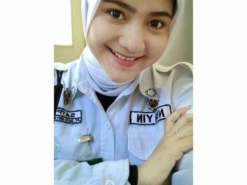 Potret 15 Satpam Cantik Indonesia yang Pesonanya Memikat Hati Pria Potret 15 Satpam Cantik Indonesia yang Pesonanya Memikat Hati Pria