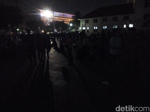 Usai Tonton Super Blue Blood Moon, Pengunjung Tinggalkan Kota Tua