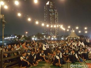 Gerhana Bulan Terlihat di Ancol, Pengunjung Bersorak