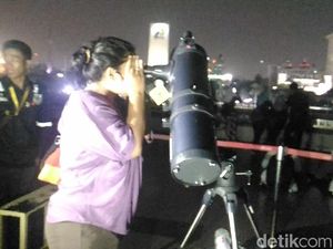 Antre di Monas Demi 1 Menit Saksikan Super Blue Blood Moon