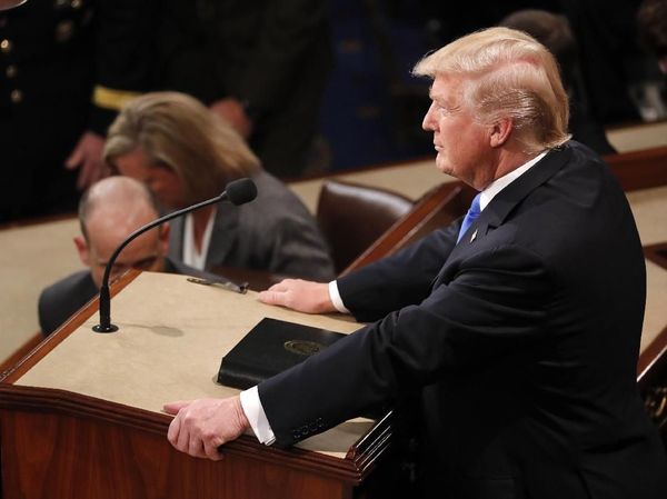 Foto: Pertama Kali, Trump Pidato Kenegaraan di Depan Kongres AS