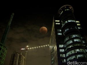 Penampakan Super Blue Blood Moon di Jakarta