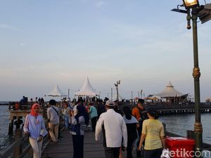 Ancol Gelar Nonton Gerhana, Pengunjung Mulai Merapat ke Pantai