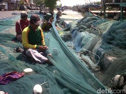 Cuaca Buruk, Sebagian Nelayan di Pasuruan Nekat Melaut