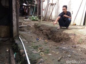 Mengunjungi Para Pengungsi Korban Tanah Gerak di Kabupaten Semarang