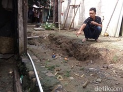 Mengunjungi Para Pengungsi Korban Tanah Gerak di Kabupaten Semarang