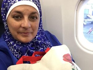 Kisah Pramugari Muslim yang Teguh Berhijab di Maskapai Amerika Kisah Pramugari Muslim yang Teguh Berhijab di Maskapai Amerika