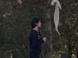 Lepas Hijab di Depan Umum, Wanita Iran Divonis Penjara 2 Tahun