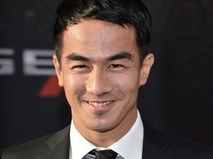 Pengalaman Seru Joe Taslim Syuting Bareng Jang Hyuk Pengalaman Seru Joe Taslim Syuting Bareng Jang Hyuk