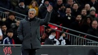 Kalah usai MU menang empat kali tanpa kebobolan, wajar kalau Jose Mourinho mengekspresikan kekecewaan. (Foto: Andrew Couldridge/Action Images via Reuters)