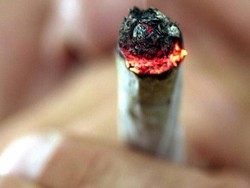 Ganja Atau Senjata: Warga Jerman Hanya Bisa Memilih Salah Satu