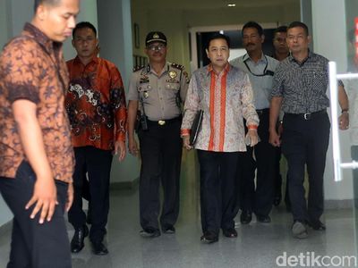 Jalani Sidang Lanjutan, Novanto Bawa Tas Hitam
