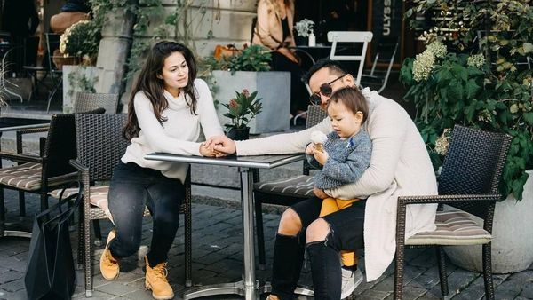 Seru Banget Potret Keluarga Ringgo Agus Bersama Makanan