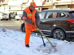 Kisah Inspiratif Pria Tunarungu Berkaki Satu Bekerja 12 Tahun Tanpa Libur