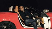 Pose Bos Travel Umrah PT SBL Aom Juang bareng Ferrari dan Porsche