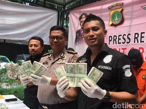 Polisi Tangkap Sindikat Pemalsu Dolar AS Senilai Rp 3,9 Miliar Polisi Tangkap Sindikat Pemalsu Dolar AS Senilai Rp 3,9 Miliar