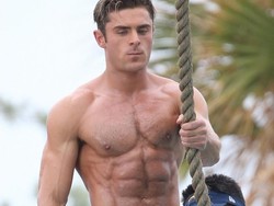 Zac Efron Tidak Mau Lagi Punya Perut Six Pack: Sangat Bodoh