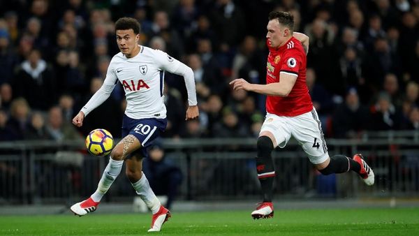 MU Takluk dari Spurs, Phil Jones Jadi Sasaran Olok-olokan