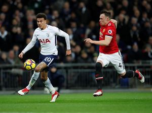 MU Takluk dari Spurs, Phil Jones Jadi Sasaran Olok-olokan