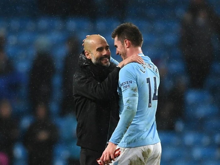 MANCHESTER, ENGLAND - JANUARY 31:  Josep Guardiola, Manager of Manchester City embraces Aymeric Laporte of Manchester City after the Premier League match between Manchester City and West Bromwich Albion at Etihad Stadium on January 31, 2018 in Manchester, England.  (Photo by Laurence Griffiths/Getty Images)