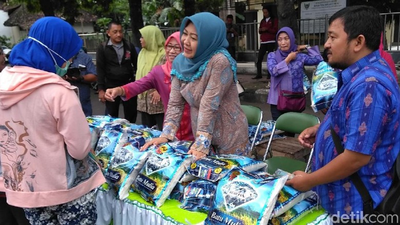 Stabilkan Harga Beras, Pemkab-Pemkot Kediri Kompak Operasi Pasar