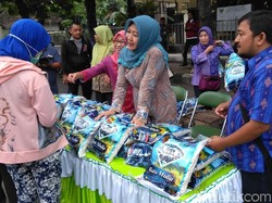 Stabilkan Harga Beras, Pemkab-Pemkot Kediri Kompak Operasi Pasar