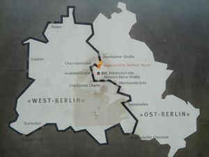 30 Tahun Usai Tembok Berlin Diruntuhkan, Jerman Timur Merasa Rendah Diri 30 Tahun Usai Tembok Berlin Diruntuhkan, Jerman Timur Merasa Rendah Diri