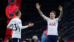 Foto: Dua Gol Menggelikan Tumbangkan MU di Wembley