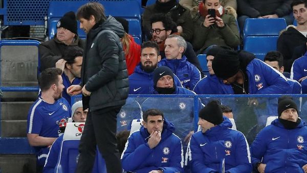 Giroud Saksikan Chelsea Babak Belur di Stamford Bridge