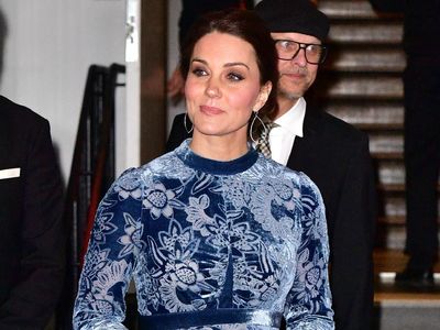 Foto: Gaun Rp 50 Juta Kate Middleton yang Netizen Sebut Mirip Kain Gorden