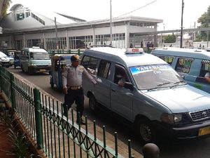 Belum Ada Titik Temu dengan Pemprov, Angkot Tn Abang Tetap Beroperasi