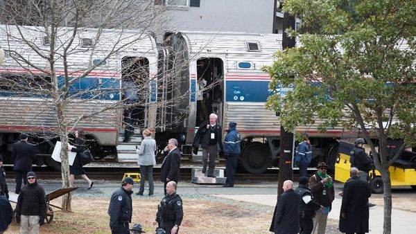 Kereta Anggota Kongres AS Tabrak Truk Sampah, Ini Penampakannya