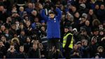 Giroud Saksikan Chelsea Babak Belur di Stamford Bridge