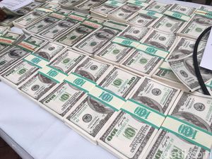 Pakar Ekonomi Serukan Move On dari Dolar AS Pakar Ekonomi Serukan Move On dari Dolar AS