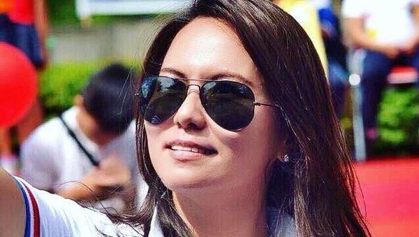 Ini Lho 8 Pose Cantik Victorine Lengkong si Kate Middleton Indonesia dengan Makanan!