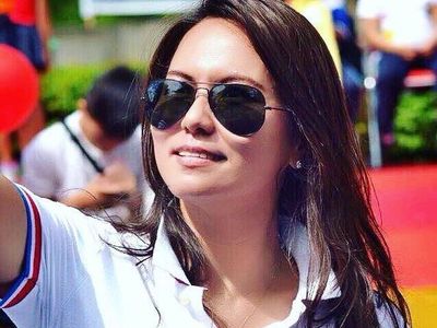 Ini Lho 8 Pose Cantik Victorine Lengkong si Kate Middleton Indonesia dengan Makanan!
