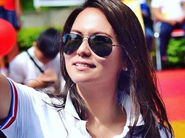 Ini Lho 8 Pose Cantik Victorine Lengkong si Kate Middleton Indonesia dengan Makanan!