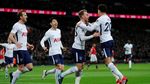 Foto: Dua Gol Menggelikan Tumbangkan MU di Wembley