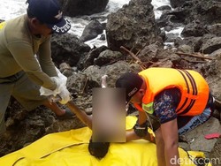 Mayat Pria Telanjang Ditemukan di Bebatuan Pantai Watu Lumbung