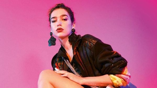 Penampilan Seksi Dua Lipa