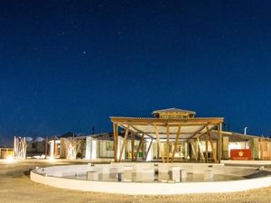 Hotel Ini Dibangun Cuma Pakai Campuran Garam dan Air, Kok Bisa Ya?