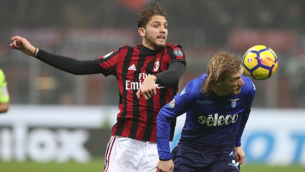 AC Milan vs Lazio di leg pertama semifinal Coppa Italia berakhir 0-0 (Foto: Marco Luzzani/Getty Images)