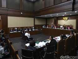 Jaksa Cecar Isi Pertemuan Eks Ketua Komisi II dengan Andi Narogong