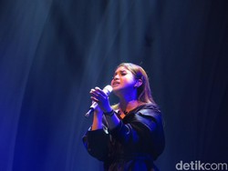 Rossa Beri Dukungan untuk Padi dan Mantan Suami