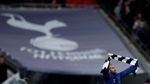 Foto: Dua Gol Menggelikan Tumbangkan MU di Wembley