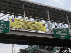 Disetop Anies, Spanduk Jl Buncit Ganti Jl AH Nasution Masih Terpasang